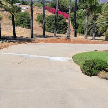 Vicente Landscaping General Construction - Mulch on both sides of driveway. - Landscaping Near Me Vicente Landscaping General Construction - Mulch on both sides of driveway. - Landscaping Near Me