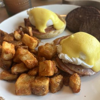 Harvest & Tide - Eggs, Benedict, which side of sausage - Seafood Near Me - Chesapeake City, Maryland Harvest & Tide - Eggs, Benedict, which side of sausage - Seafood Near Me - Chesapeake City, Maryland
