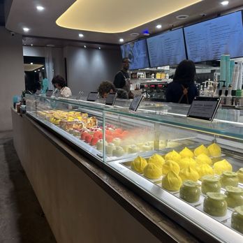 Layered - Bakeries Near Me - Fairfax, Virginia