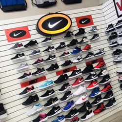 Don's Shoe Store - Youth Shoe  Selection