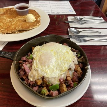 Billy's Cafe - Corned Beef Skillet (Main)  Made from scratch pancakes (top left) - Breakfast & Brunch Near Me - Burlington, Washington