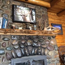 Twin Pines Lodge & Cabins - Fireplace