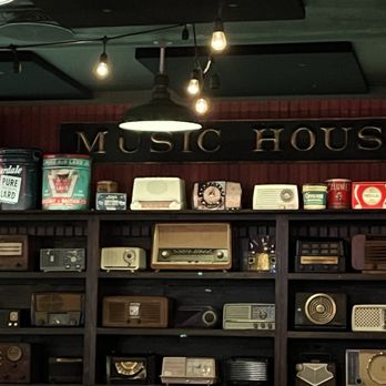 Fox & Locke - Cute decor of old school radios - Comfort Food Near Me - Franklin, Tennessee
