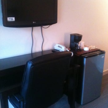 The Grove West Seattle Inn - Flat screen, desk and table (wheeled so you can move 'em), coffee maker, fridge - Hotels Near Me - Seattle, Washington The Grove West Seattle Inn - Flat screen, desk and table (wheeled so you can move 'em), coffee maker, fridge - Hotels Near Me - Seattle, Washington