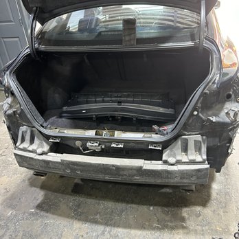 Jacob Bodyshop - ( ANTES )

Replacement and painting of the rear bumper.

-Remplazo y pintura del bumper trasero. - Body Shops Near Me - Hialeah, Florida