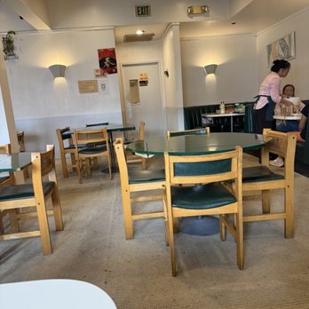 Litz Restaurant - Interior, haven't changed in years - Singaporean Near Me - Monterey Park, California