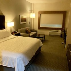 Holiday Inn Express & Suites Tahlequah - Room with king bed and sofa