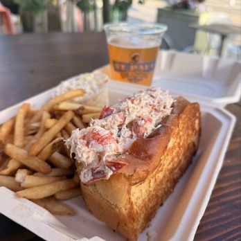 St Paul Fish Company - Lobster Roll ($24.95) - Seafood Near Me - Milwaukee, Wisconsin
