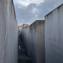 Denkmal für die ermordeten Juden Europas - The pathways between the stellae