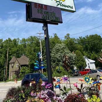 Schroeder's Flowers - Off Walnut locally owned! - Florists Near Me - Green Bay, Wisconsin