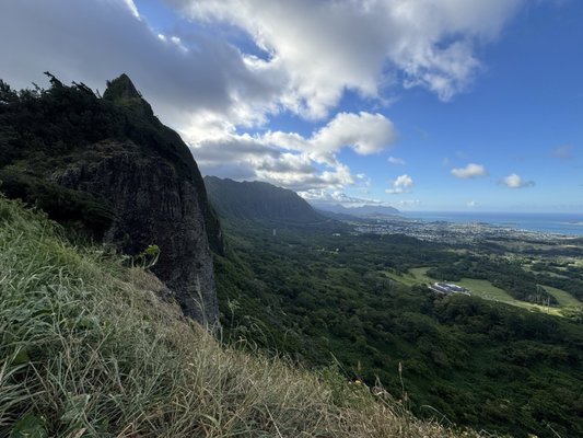 Nuʻuanu Pali Lookout by null