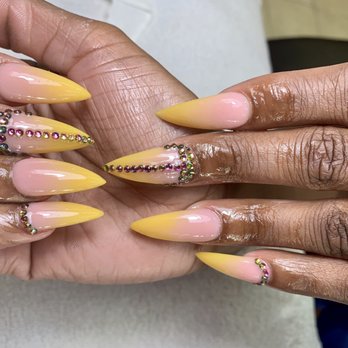 Diamond Nails - Nail Salons Near Me - Westchester, Illinois