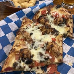 Ogie Brewing - Granite Town Flatbread with chicken, bacon, and jalapeno jam - sweet heat - yum!