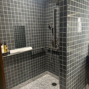 Thompson Washington - Shower- in an accessible - Hotels Near Me - Washington, DC, District of Columbia Thompson Washington - Shower- in an accessible - Hotels Near Me - Washington, DC, District of Columbia