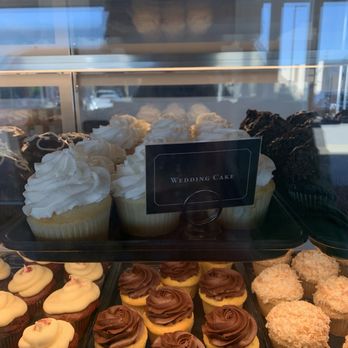 Caramanda's Bake Shoppe - Bakeries Near Me - Lexington, Kentucky
