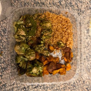 Grill Fresh - Small Bowl- spicy brown rice & roasted sweet potato, roasted broccoli, lemon cilantro chicken, cilantro lime - Acai Bowls Near Me - Palm Harbor, Florida
