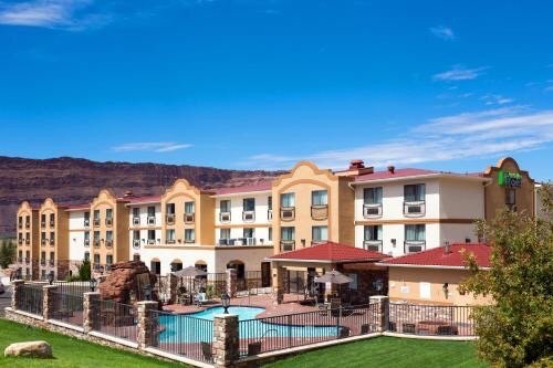 Holiday Inn Express & Suites Moab by IHG by null