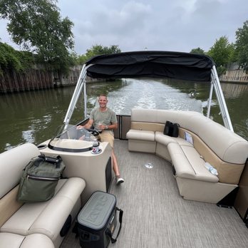 Chicago Boat Rentals - Boating Near Me - Chicago, Illinois