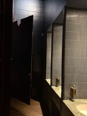 The Lunch Lady of Saigon by null