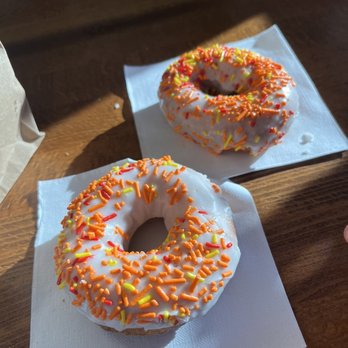 Happy Donuts - Sprinkles! - Donuts Near Me - Puyallup, Washington Happy Donuts - Sprinkles! - Donuts Near Me - Puyallup, Washington