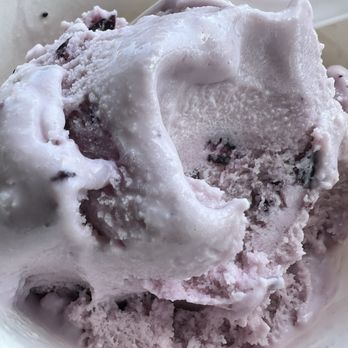 Chillin at the Beach - Huckleberries ice cream - Ice Cream & Frozen Yogurt Near Me - Cannon Beach, Oregon Chillin at the Beach - Huckleberries ice cream - Ice Cream & Frozen Yogurt Near Me - Cannon Beach, Oregon