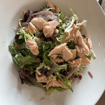 Flour Mill Scratch Kitchen Restaurant - Char salad without the halloumi - Canadian (New) Near Me - Niagara Falls, Ontario