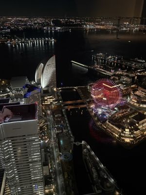 Yokohama Landmark Tower by null