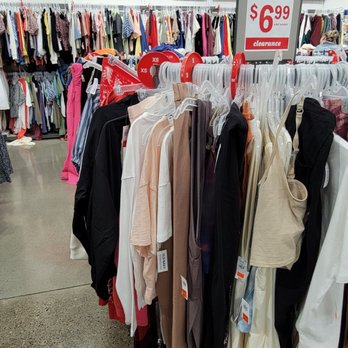 Old Navy - Clearance section requires patience. - Women's Clothing Near Me - Beaverton, Oregon