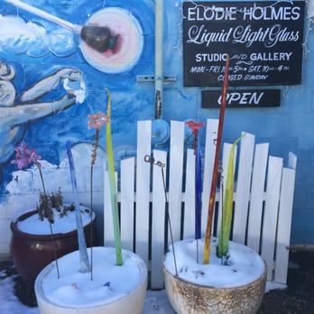 Liquid Light Glass - Entrance with a few glass pieces displayed. - Art Galleries Near Me - Santa Fe, New Mexico