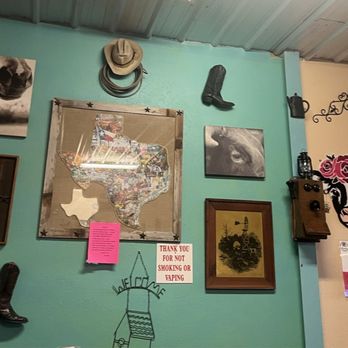 Naomi's Diner - Decore - Diners Near Me - Lytle, Texas
