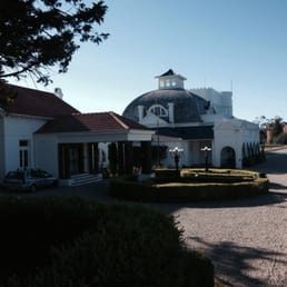 The gravel car park and main dome