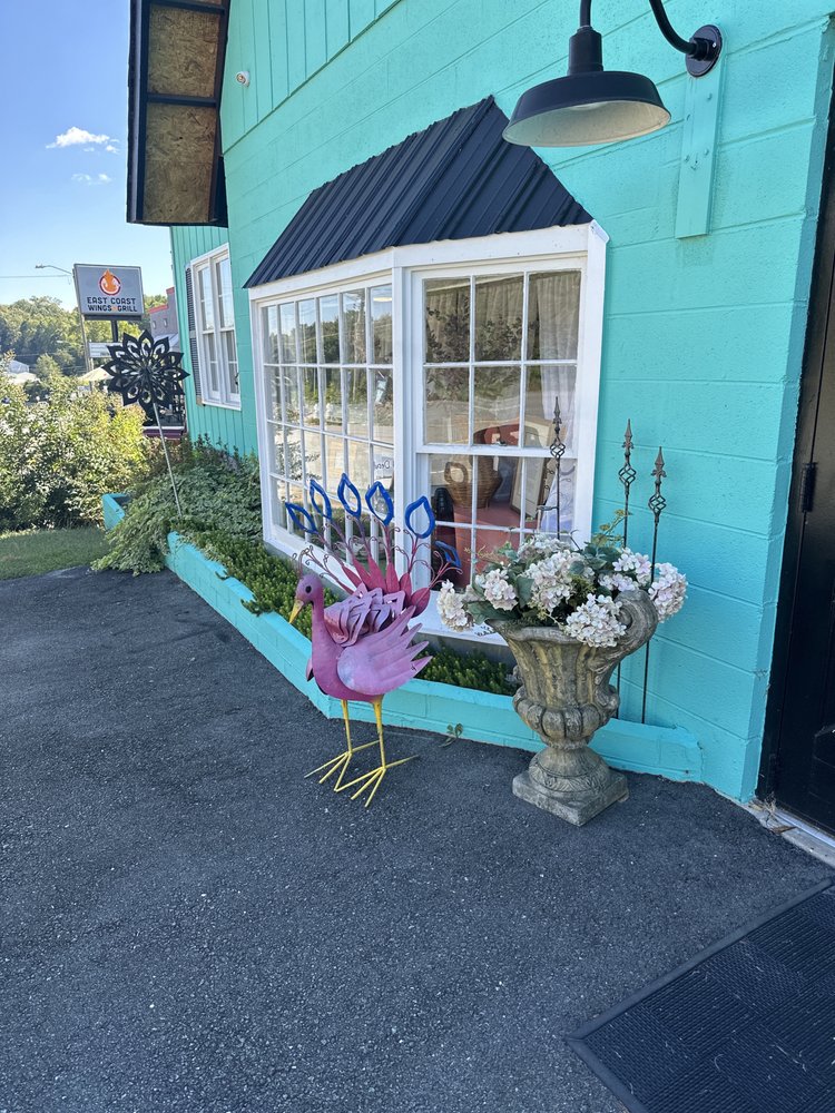 THE BARN ON COUNTRY CLUB Updated September 2024 14 Photos 4886 Country Club Rd, Winston