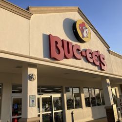 Buc-ee's - Front facade