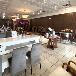 Glowy Nails and Spa