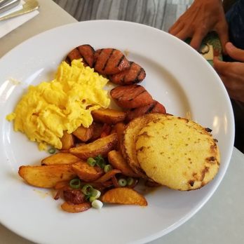 M.A.C. 24/7 - Gluten Free English muffin, Portuguese sausage, sauteed veg. - American Near Me - Honolulu, Hawaii
