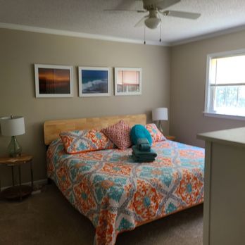 Kat's Cleaning - King room - Home Cleaning Near Me - Newport, North Carolina Kat's Cleaning - King room - Home Cleaning Near Me - Newport, North Carolina