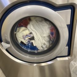MRP Laundromat - I'm having to wash my clothes a second time because they weren't clean! It was 34 mins for $12.50 which is crazy!