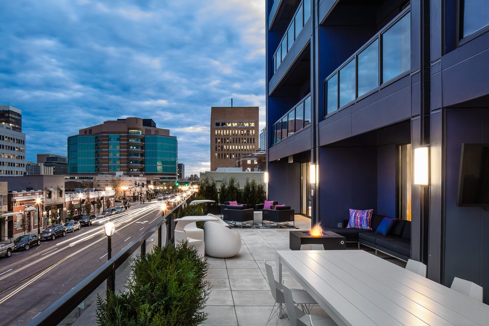 CEYLON Updated September 2024 19 Photos 25 N Central Ave, Clayton, Missouri Apartments