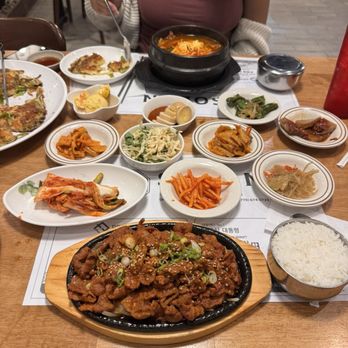 Soban - Spicy Pork Bugolgi, Beef Short Rib Stew, Seafood Pancake, & many many sides! - Korean Near Me - Berkeley Lake, Georgia Soban - Spicy Pork Bugolgi, Beef Short Rib Stew, Seafood Pancake, & many many sides! - Korean Near Me - Berkeley Lake, Georgia