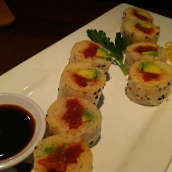 Seasons 52 - tuna avocado roll - menu doesn't list it as a spicy tuna roll, but it had a nice little kick - New American Near Me - Mclean, Virginia