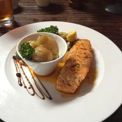 Botley Hill Farmhouse - Salmon with new potatoes