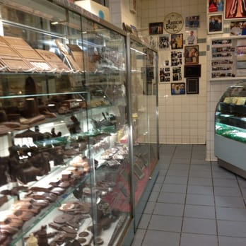 The Fudge Pot - Inside - Candy Stores Near Me - Chicago, Illinois The Fudge Pot - Inside - Candy Stores Near Me - Chicago, Illinois