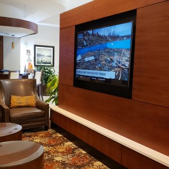 DoubleTree by Hilton Hotel Lafayette - Lobby2 - Hotels Near Me - Lafayette, Louisiana
