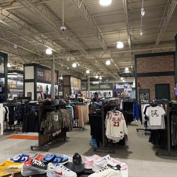 DICK'S Sporting Goods - Sports Wear Near Me - Northbrook, Illinois
