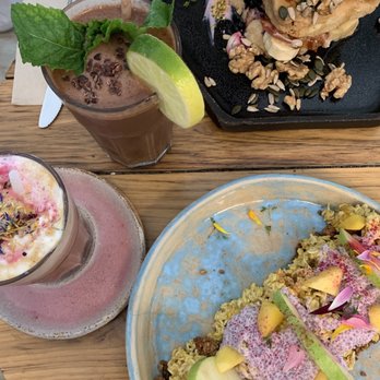 Brunch & Cake - Oatmeal w/Chia Seed Pudding, French Toast, Iced Vanilla Latte, Smoothie - Breakfast & Brunch Near Me - Barcelona, B Brunch & Cake - Oatmeal w/Chia Seed Pudding, French Toast, Iced Vanilla Latte, Smoothie - Breakfast & Brunch Near Me - Barcelona, B