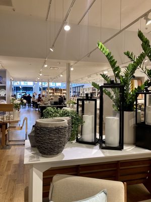 Crate & Barrel by null