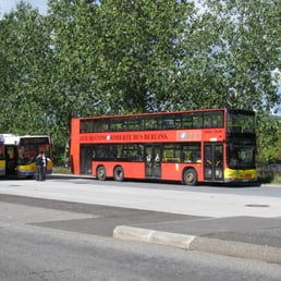 Bus 200 - Endhaltestelle des 200ers in der Michelangelostraße. - Public Transportation Near Me - Berlin, BE