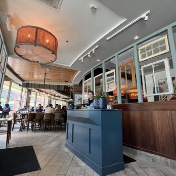 Tupelo Honey Southern Kitchen & Bar - Interior - Southern Near Me - Franklin, Tennessee Tupelo Honey Southern Kitchen & Bar - Interior - Southern Near Me - Franklin, Tennessee