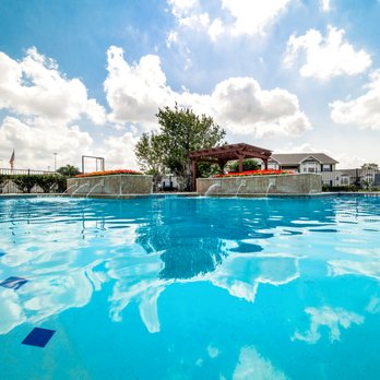 The Henry at Rosenberg - Resort style pool - Apartments Near Me - Rosenberg, Texas The Henry at Rosenberg - Resort style pool - Apartments Near Me - Rosenberg, Texas
