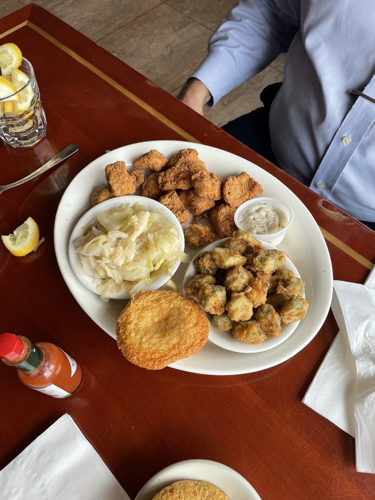 Courtyard Oyster Bar & Grill, Alabaster Roadtrippers